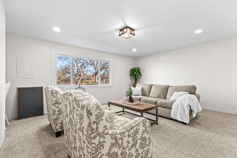 Tiny photo for 885 Mountain View Drive, Eagle Point, OR 97524 (MLS # 220212607)