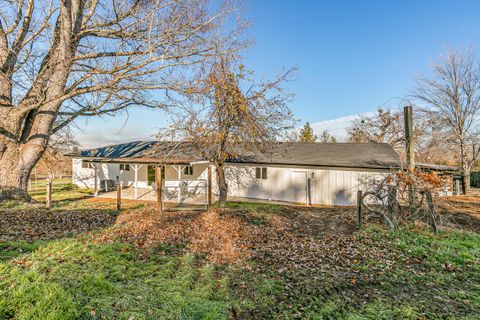 Tiny photo for 885 Mountain View Drive, Eagle Point, OR 97524 (MLS # 220212607)
