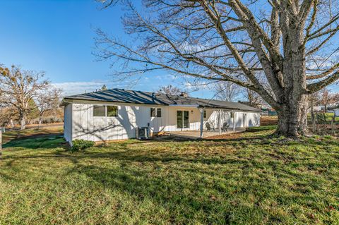 Tiny photo for 885 Mountain View Drive, Eagle Point, OR 97524 (MLS # 220212607)