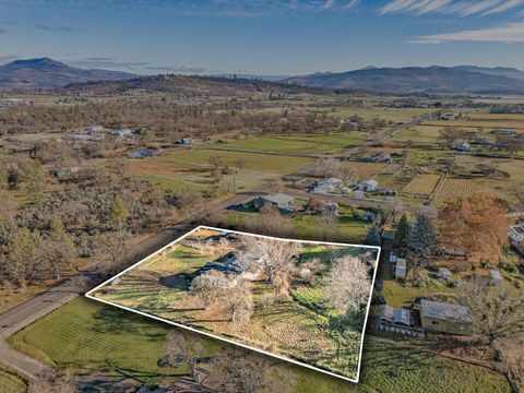 Tiny photo for 885 Mountain View Drive, Eagle Point, OR 97524 (MLS # 220212607)