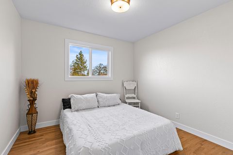 Tiny photo for 885 Mountain View Drive, Eagle Point, OR 97524 (MLS # 220212607)