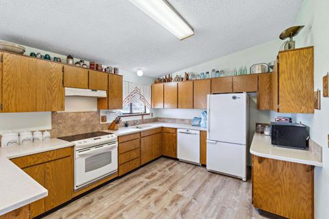 Tiny photo for 4088 SW Minson Road, Powell Butte, OR 97753 (MLS # 220217313)