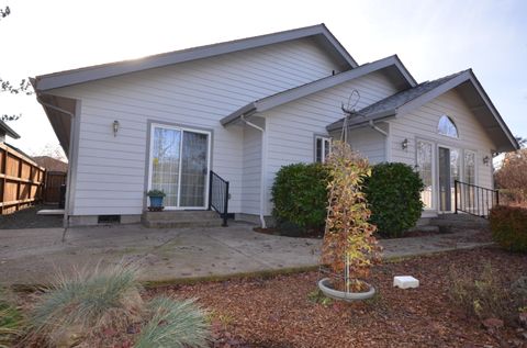 Tiny photo for 2228 Egret Court, Grants Pass, OR 97526 (MLS # 220212466)