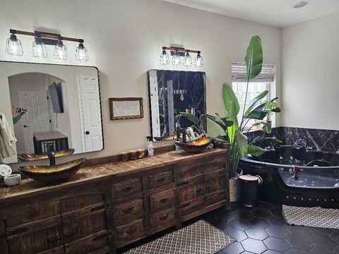 Tiny photo for 6405 Ventura Drive, Klamath Falls, OR 97603 (MLS # 220213520)