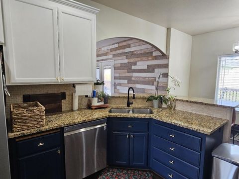 Tiny photo for 6405 Ventura Drive, Klamath Falls, OR 97603 (MLS # 220213520)