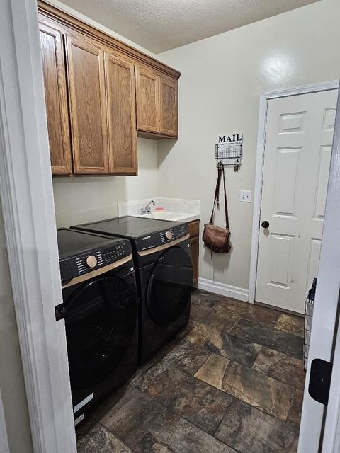 Tiny photo for 6405 Ventura Drive, Klamath Falls, OR 97603 (MLS # 220213520)