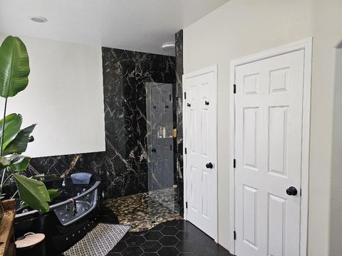 Tiny photo for 6405 Ventura Drive, Klamath Falls, OR 97603 (MLS # 220213520)