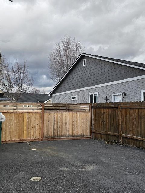 Tiny photo for 6405 Ventura Drive, Klamath Falls, OR 97603 (MLS # 220213520)