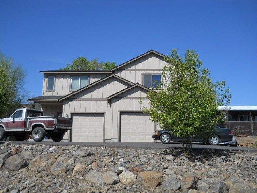 Newer 2 bed 1.5 bath duplex, offer single attached garage and w/d hookups. Great rental history, close to schools and town.