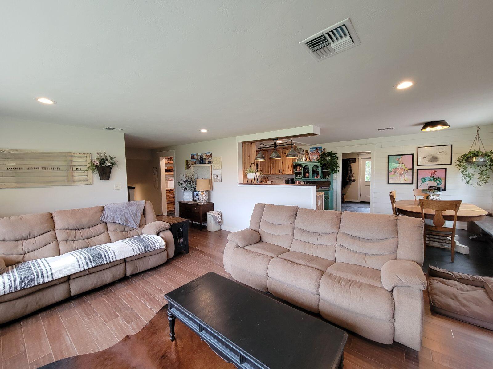 100 NE Jumping Grass Lane