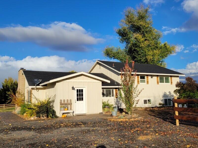 100 NE Jumping Grass Lane