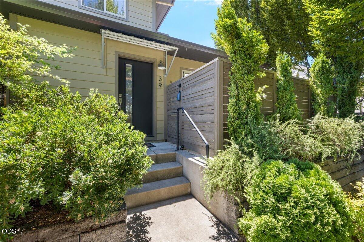 Photo 1 of 27 — 39 N Mountain Avenue, Ashland, OR 97520