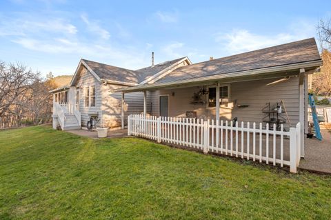 Tiny photo for 334 Village Lane, Grants Pass, OR 97527 (MLS # 220214938)