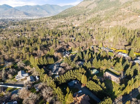 Tiny photo for 334 Village Lane, Grants Pass, OR 97527 (MLS # 220214938)