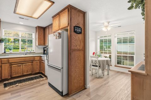 Tiny photo for 334 Village Lane, Grants Pass, OR 97527 (MLS # 220214938)