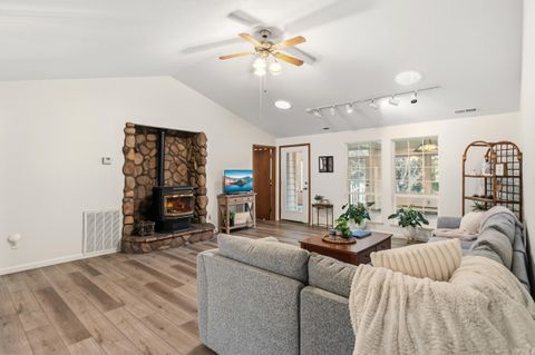 Tiny photo for 334 Village Lane, Grants Pass, OR 97527 (MLS # 220214938)