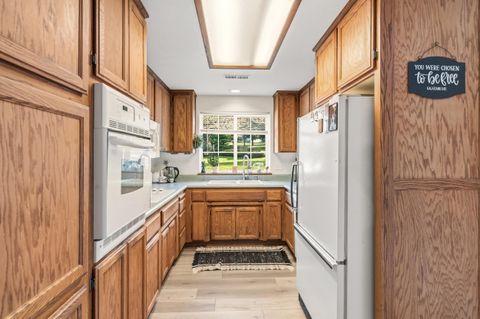 Tiny photo for 334 Village Lane, Grants Pass, OR 97527 (MLS # 220214938)