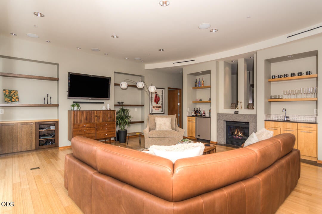 919 NW Bond Street 402