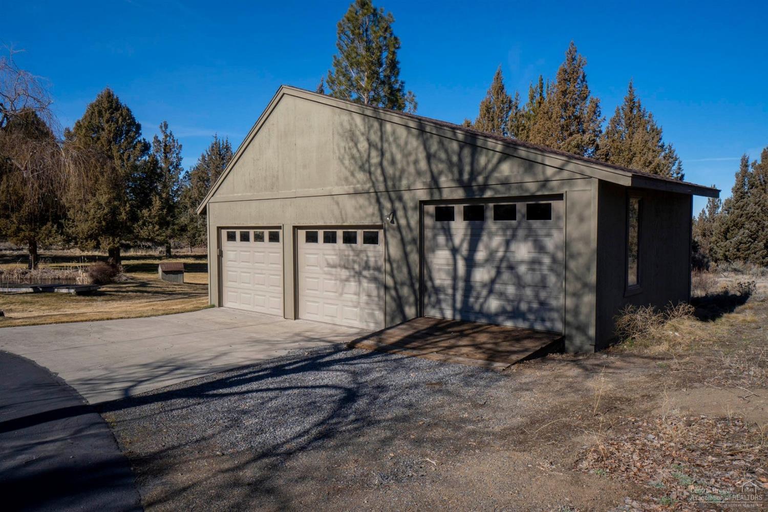 Los Serranos - Residential