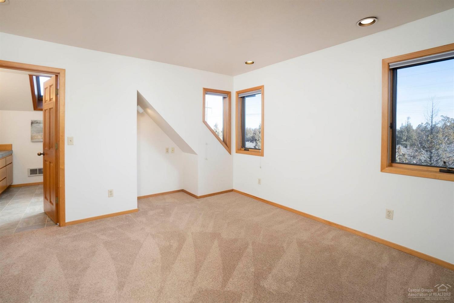 Los Serranos - Residential