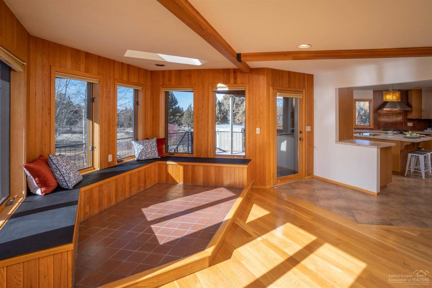 Los Serranos - Residential