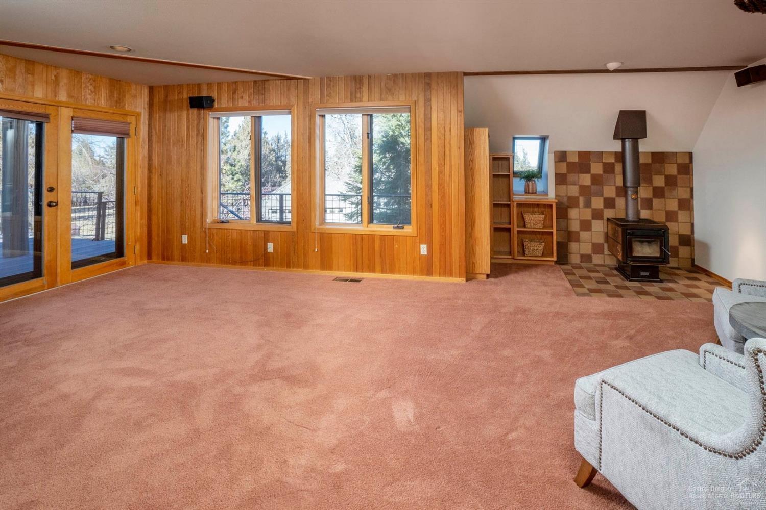 Los Serranos - Residential