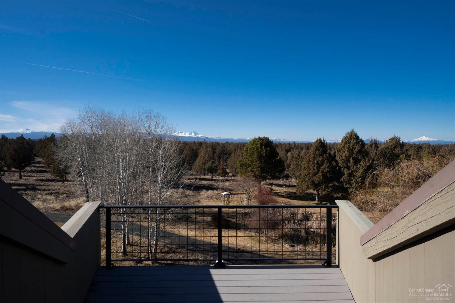 Los Serranos - Residential