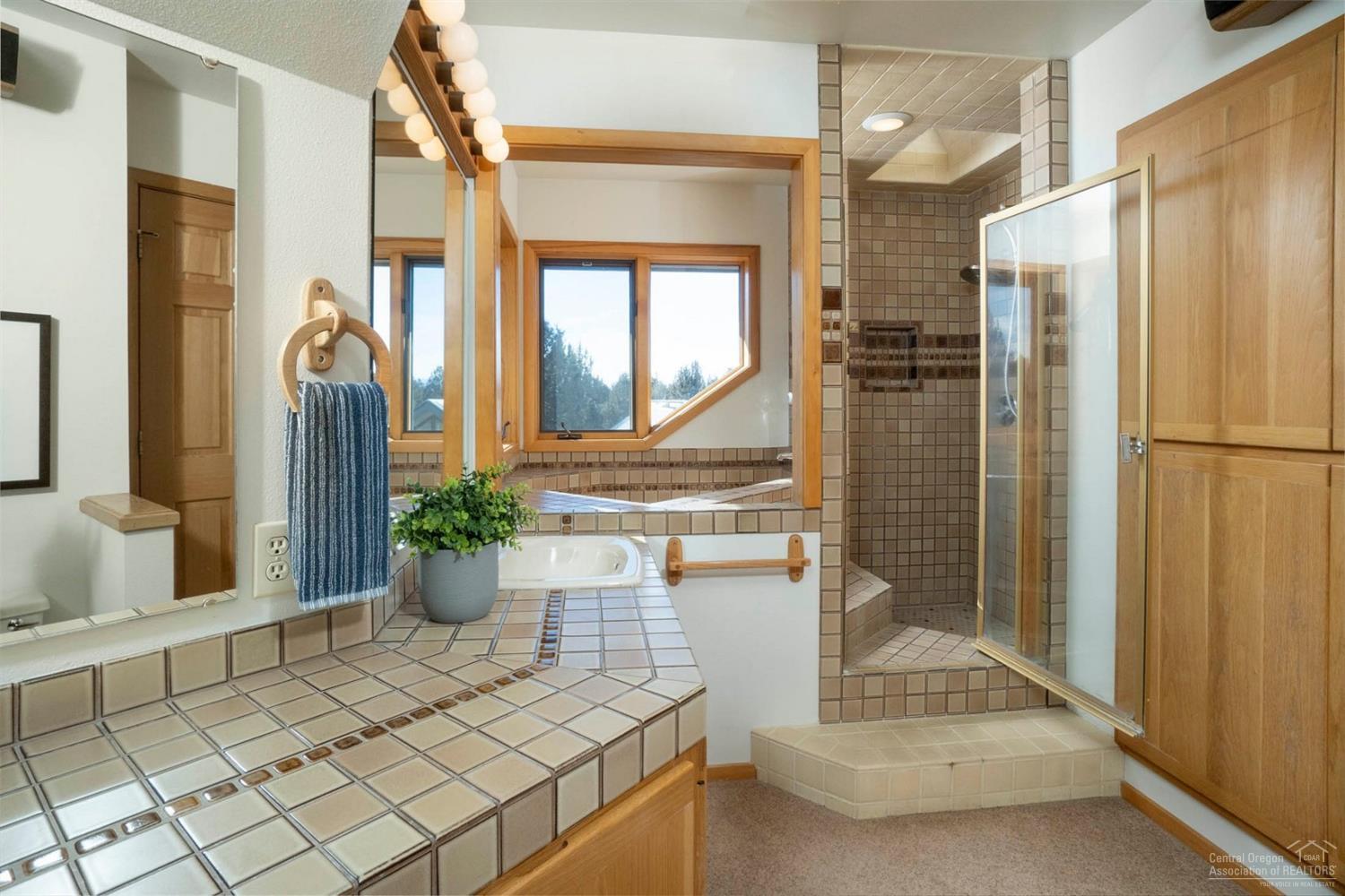 Los Serranos - Residential