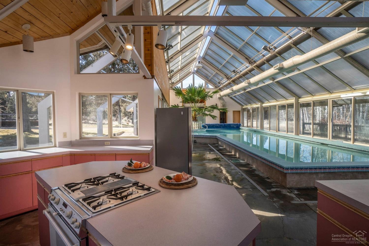 Los Serranos - Residential