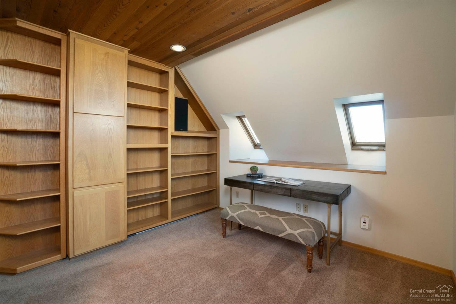 Los Serranos - Residential