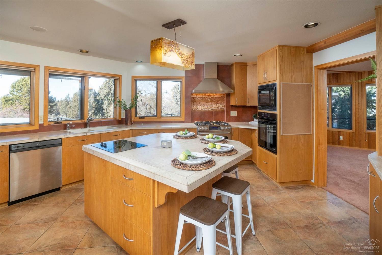 Los Serranos - Residential