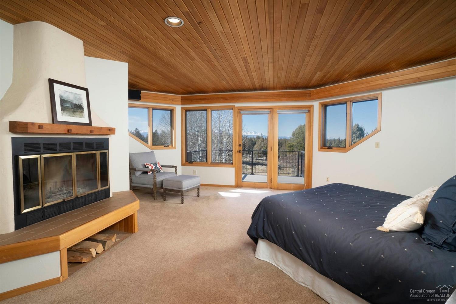 Los Serranos - Residential