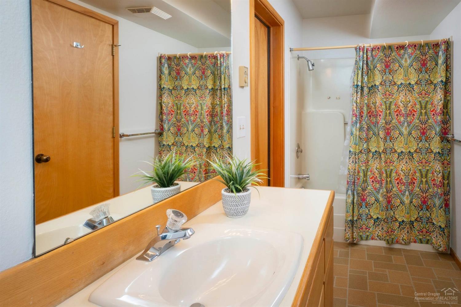 Los Serranos - Residential