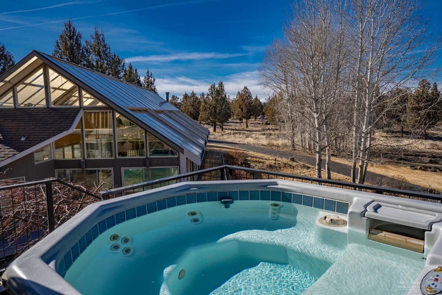 Los Serranos - Residential