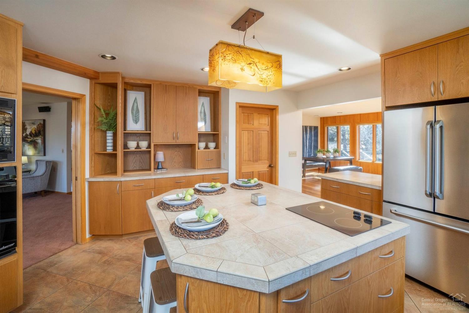 Los Serranos - Residential