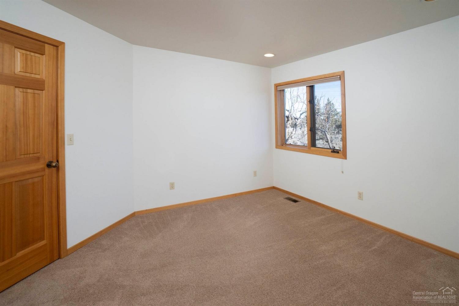 Los Serranos - Residential