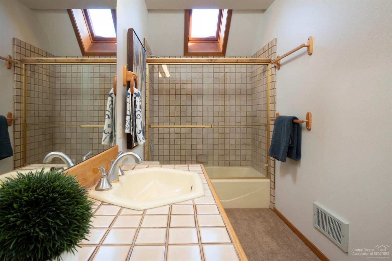 Los Serranos - Residential