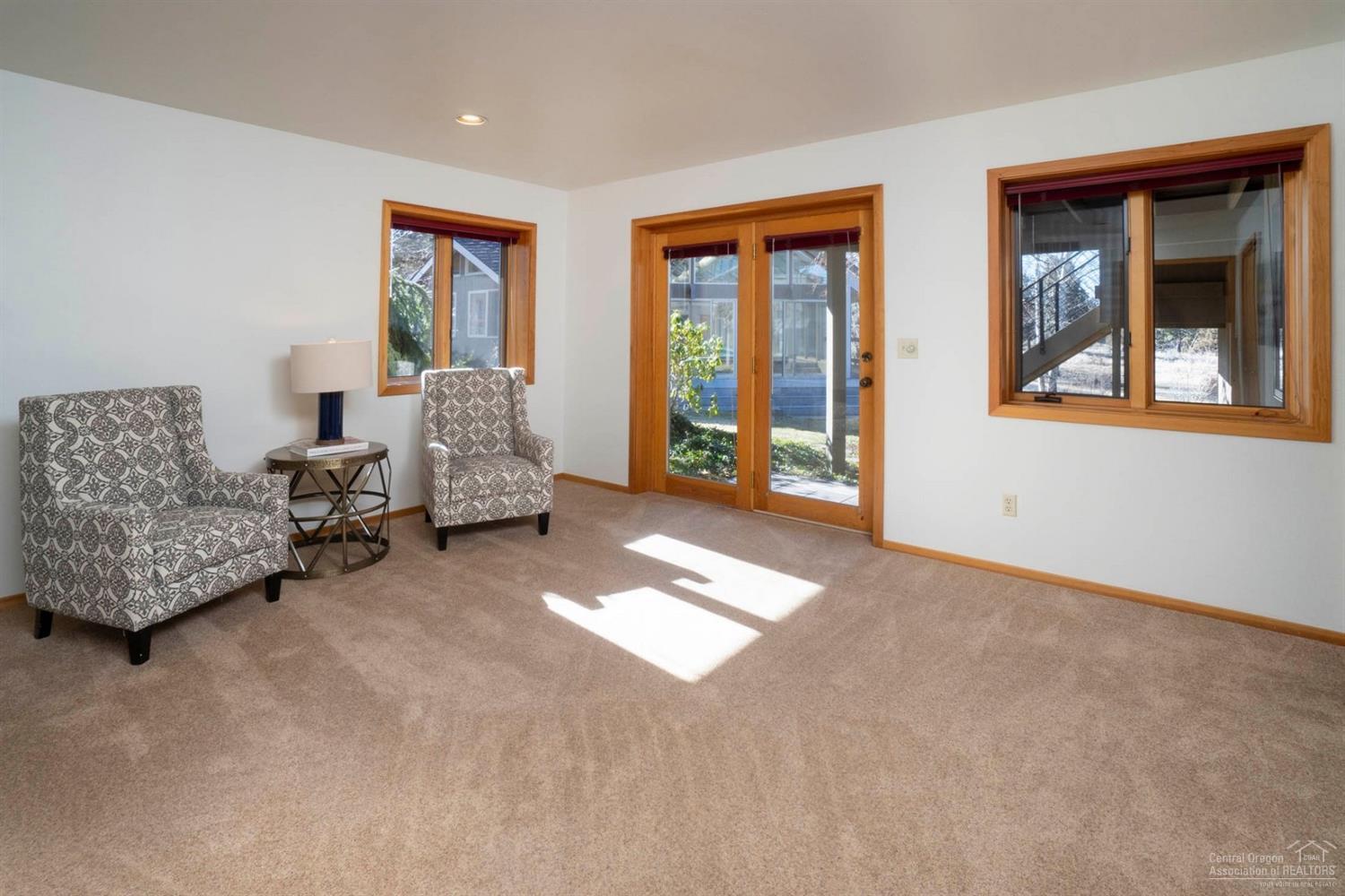 Los Serranos - Residential