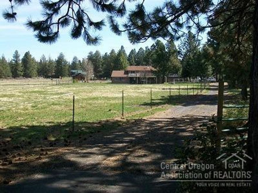 5Ac with 4Ac irrigation minutes to down town. 4 bay Shop + Large garage with guest quarters. 3 Bed 3 bath in house. Two Masters up, 1 bed and full bath down.Guest quarters has 4th bath. Great room with real hardwood floors and wood stove +Heat pump. Vaulted ceilings. Hot tub on private Deck. Mt views and very quiet. Pond with pump and solid set pipe, fenced and cross fenced.