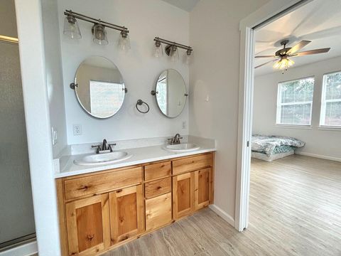 Tiny photo for 4059 Fern Valley Road, Phoenix, OR 97535 (MLS # 220211818)