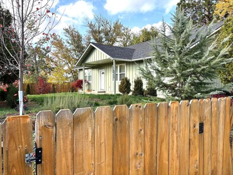 Tiny photo for 4059 Fern Valley Road, Phoenix, OR 97535 (MLS # 220211818)