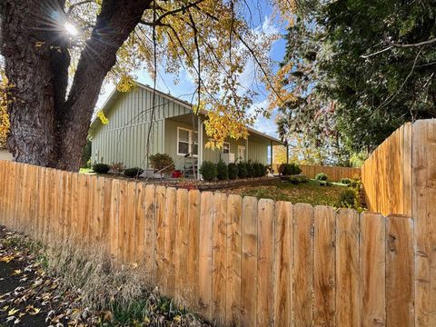 Tiny photo for 4059 Fern Valley Road, Phoenix, OR 97535 (MLS # 220211818)