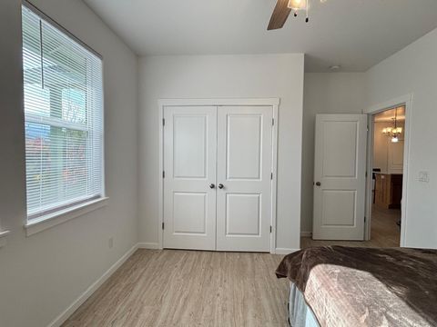 Tiny photo for 4059 Fern Valley Road, Phoenix, OR 97535 (MLS # 220211818)