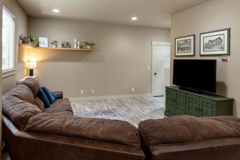 Tiny photo for 63113 De Haviland Court, Bend, OR 97701 (MLS # 220219756)