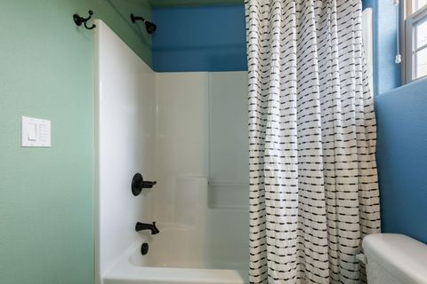 Tiny photo for 63113 De Haviland Court, Bend, OR 97701 (MLS # 220219756)