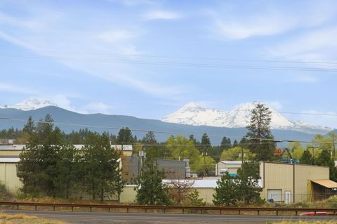 Tiny photo for 63113 De Haviland Court, Bend, OR 97701 (MLS # 220219756)