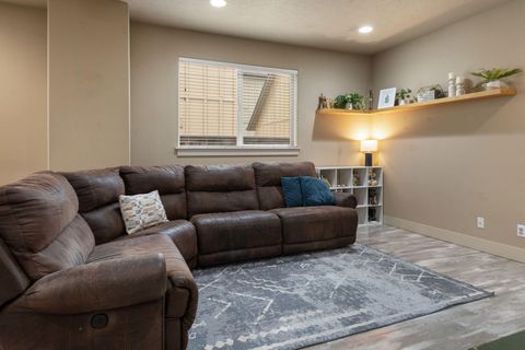 Tiny photo for 63113 De Haviland Court, Bend, OR 97701 (MLS # 220219756)