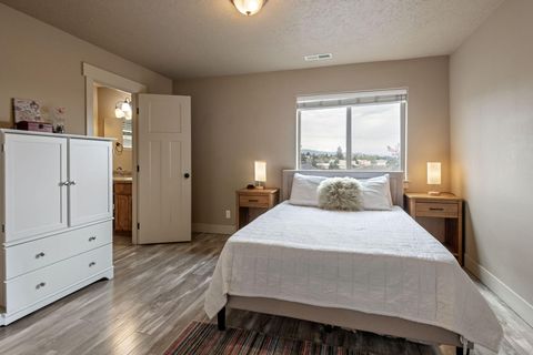 Tiny photo for 63113 De Haviland Court, Bend, OR 97701 (MLS # 220219756)