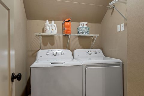 Tiny photo for 63113 De Haviland Court, Bend, OR 97701 (MLS # 220219756)