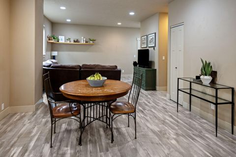 Tiny photo for 63113 De Haviland Court, Bend, OR 97701 (MLS # 220219756)